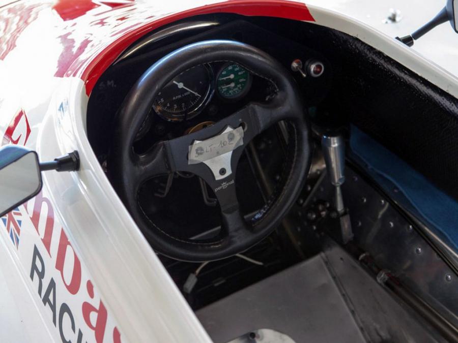 Интерьер Lola T370 1974 года  (фото 4 из 4)